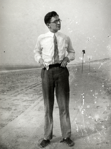 106473 Portret van Gabriel Smit, geboren Utrecht 25 februari 1910, dichter en journalist te Utrecht, overleden Laren 23 ...